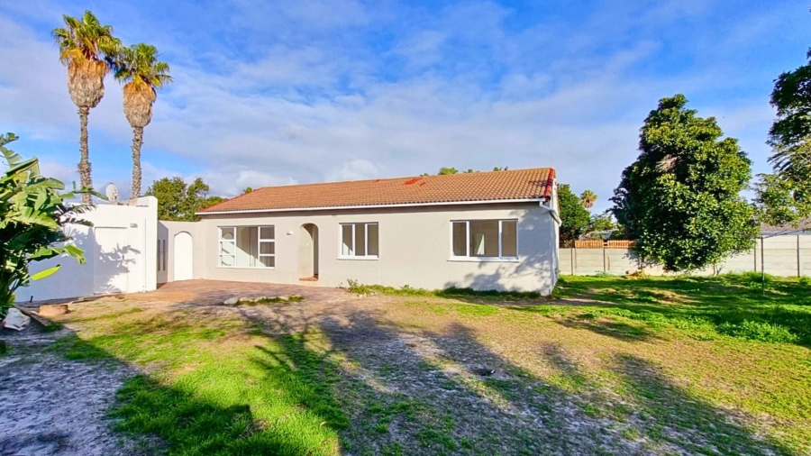 To Let 3 Bedroom Property for Rent in Table View Western Cape